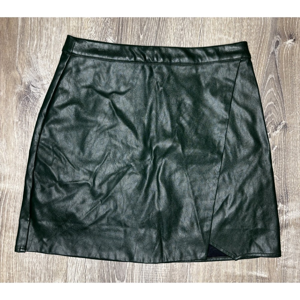 Sadie & Sage‎ Women's Faux Leather Forest Green Mini Skirt Size Extra Small
